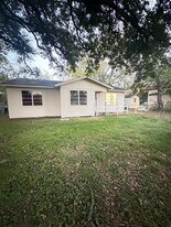 2108 Horn Rd in Bay City, TX - Building Photo
