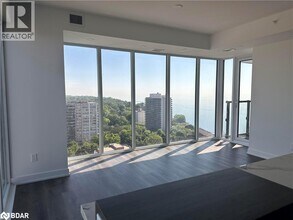 370 Martha St in Burlington, ON - Building Photo - Building Photo