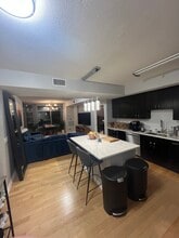 440 L St NW, Unit 304 in Washington, DC - Foto de edificio - Building Photo