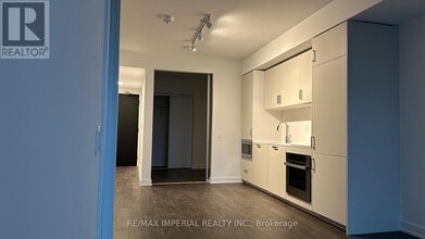 88 Queen St E in Toronto, ON - Building Photo - Building Photo