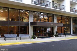 3800 Powell Ln in Falls Church, VA - Building Photo