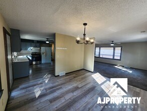 1013 S Sherman Ave in Sioux Falls, SD - Building Photo - Building Photo