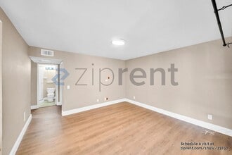 332 Kanan Rd in Oak Park, CA - Building Photo - Building Photo