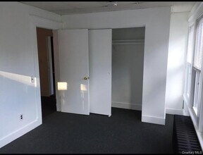 206 W Broadway in Port Jefferson, NY - Building Photo - Building Photo