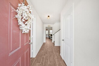 5614 Rosillo Gate in San Antonio, TX - Building Photo - Building Photo