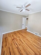 5824 Grand Ave in Des Moines, IA - Building Photo - Building Photo