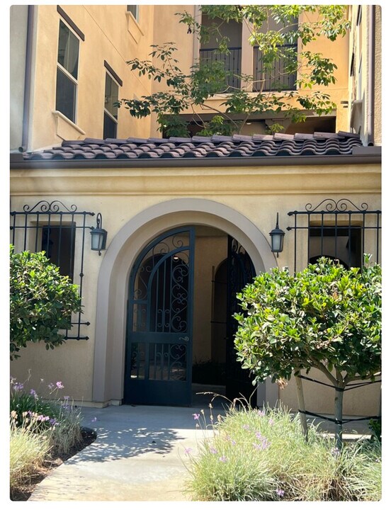 404 Maravilla Ln in Brea, CA - Building Photo