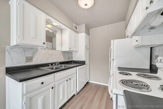 6806 S Toledo Ave in Tulsa, OK - Building Photo - Building Photo