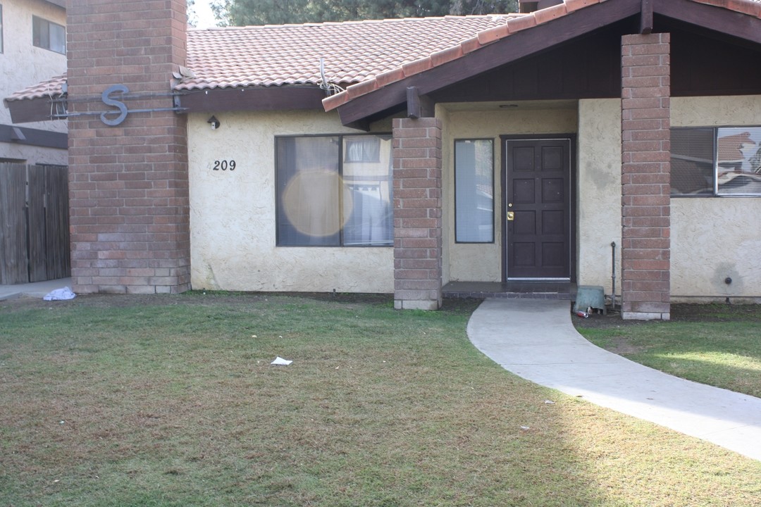 4209 Parkwood Ct in Bakersfield, CA - Building Photo