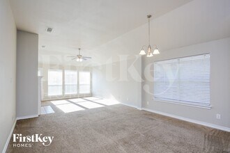 1101 New Meadow Dr in Azle, TX - Foto de edificio - Building Photo