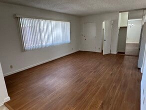 1009 N Hayworth Ave in West Hollywood, CA - Foto de edificio - Building Photo