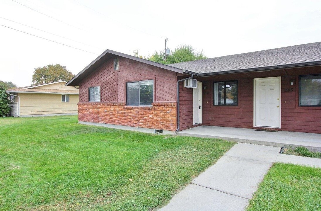 1310 Poplar St in Caldwell, ID - Building Photo