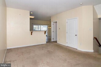 517 Boxwood Ln in Woodbury, NJ - Building Photo - Building Photo