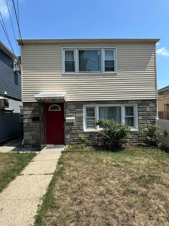 840 8th St in Secaucus, NJ - Building Photo