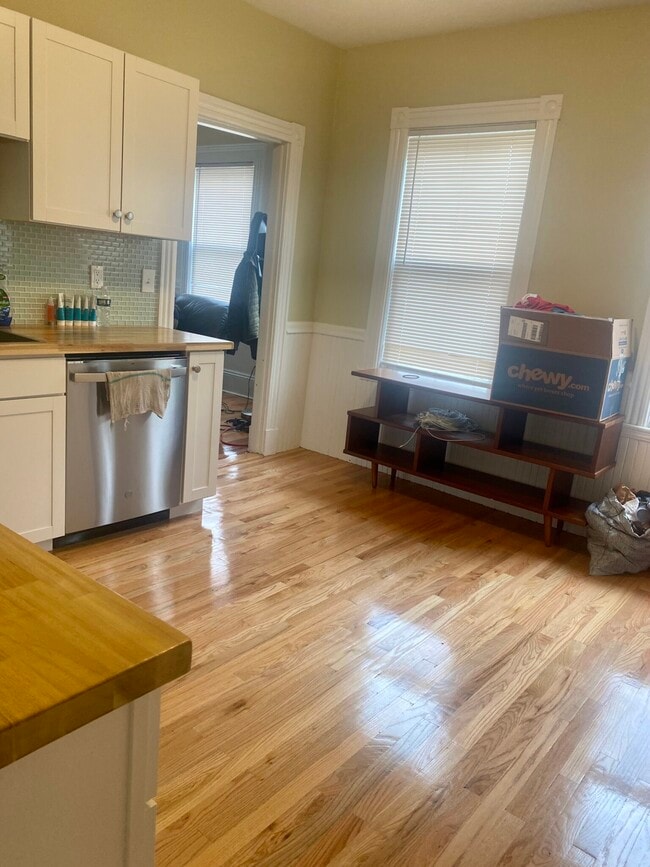 2 Chester St, Unit 1 in Malden, MA - Foto de edificio - Building Photo