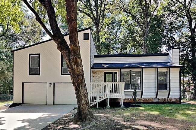 property at 702 Talemwood Ct SW