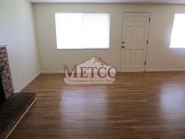 588-592 Cinderella Loop in Eugene, OR - Building Photo - Building Photo