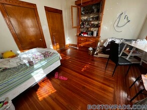 30 Adams St in Medford, MA - Foto de edificio - Building Photo