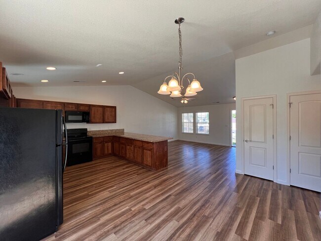 1345 Deerfield Dr in Fallon, NV - Building Photo - Building Photo