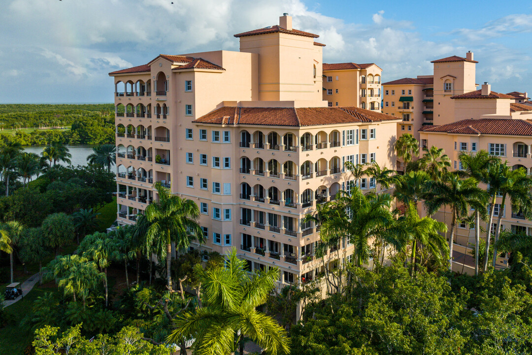 Deering Bay Condo II in Coral Gables, FL - Foto de edificio