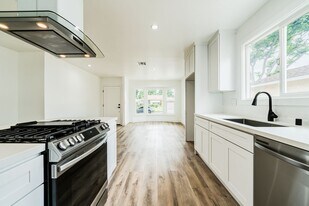 7020 Schroll St in Lakewood, CA - Building Photo