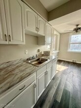 2027 Warrensville Center Rd in South Euclid, OH - Foto de edificio - Building Photo