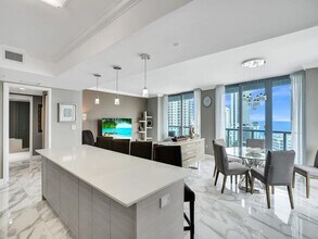 2602 E Hallandale Beach Blvd in Hallandale Beach, FL - Building Photo - Building Photo