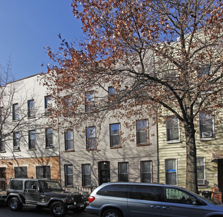 221 Suydam St in Brooklyn, NY - Building Photo