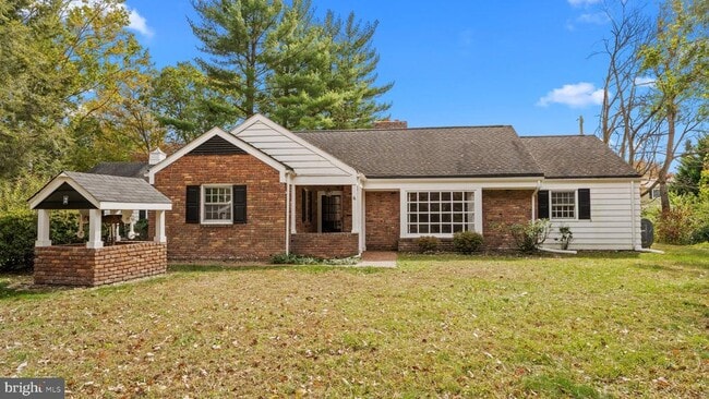 property at 2 Bailey Dr