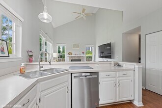 811 Cambridge Dr in Grayslake, IL - Building Photo - Building Photo