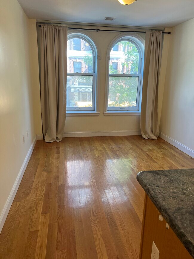 73 Westland Ave, Unit #202 in Boston, MA - Foto de edificio - Building Photo