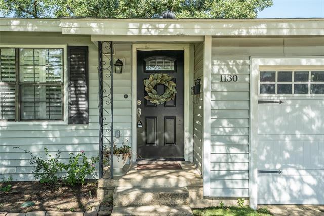 1130 S Pine St in Grapevine, TX - Foto de edificio