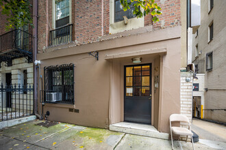 40 East 65th Street in New York, NY - Foto de edificio - Building Photo