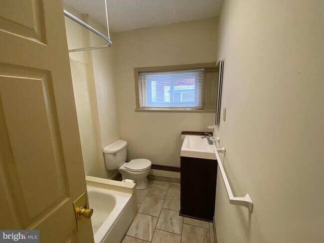 3734 N Sydenham St in Philadelphia, PA - Building Photo - Building Photo