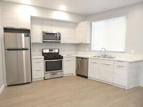 11671 Erwin St in Los Angeles, CA - Building Photo - Building Photo