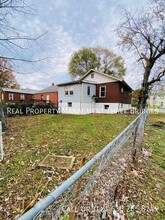 1942 Chambers Rd in St. Louis, MO - Building Photo - Building Photo