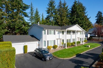 Twin Lakes Condominiums in Federal Way, WA - Building Photo - Primary Photo