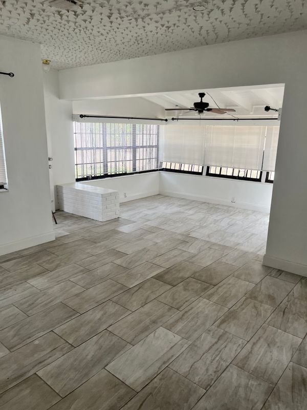 1440 NW 183rd St in Miami, FL - Foto de edificio - Building Photo