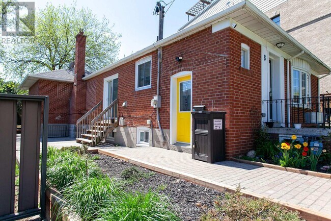 8 Acorn Ave in Toronto, ON - Building Photo - Building Photo