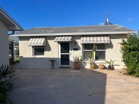 6351 Old Main St in New Port Richey, FL - Building Photo