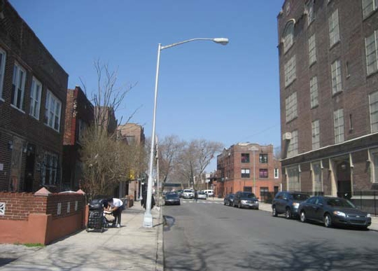 2216 Strauss St in Brooklyn, NY - Foto de edificio - Building Photo