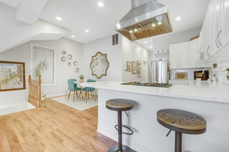 1111 N Mozart St in Chicago, IL - Building Photo - Building Photo