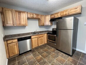 12430 SE Market St in Portland, OR - Building Photo - Building Photo