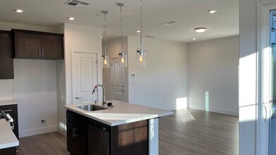 616 Whisper Ln in Pittsburg, CA - Building Photo - Building Photo