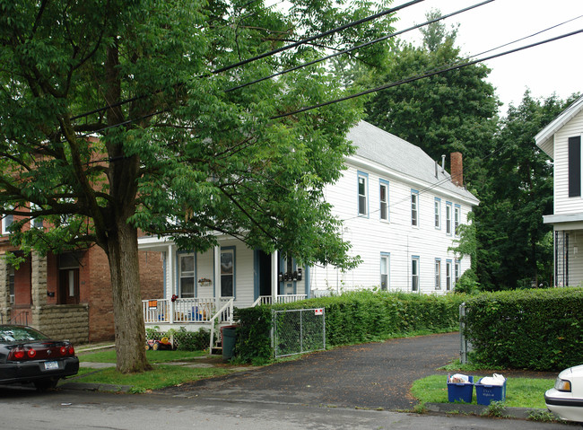 1711 Highland Ave in Troy, NY - Foto de edificio - Building Photo