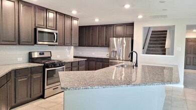 5704 Bluebonnet Ln in Rosenberg, TX - Foto de edificio - Building Photo