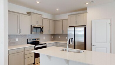 10340 Guardian Dr in Charlotte, NC - Building Photo - Building Photo