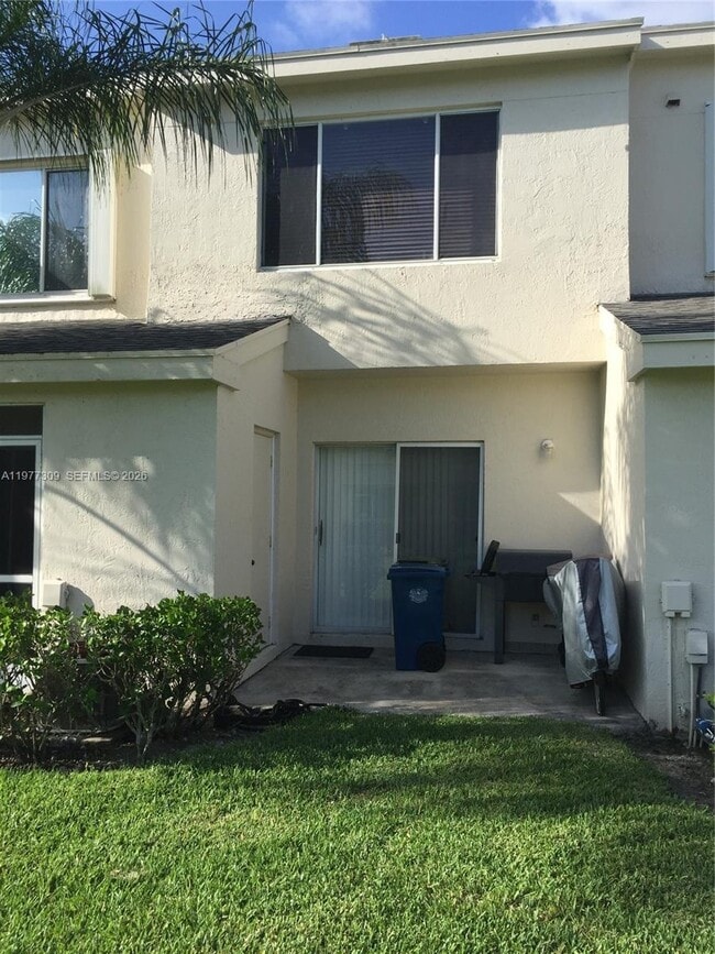 16644 Hemingway Dr in Weston, FL - Building Photo - Building Photo