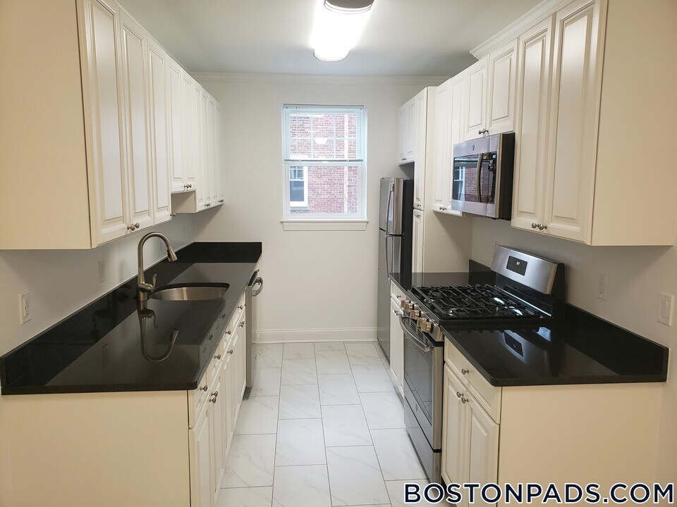 34 Harris St in Brookline, MA - Building Photo
