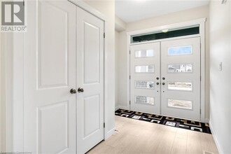 48 Moon Cres in Cambridge, ON - Building Photo - Building Photo